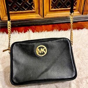 Michael Kors Purse, NWOT. Black with Gold strap ~Excellent Condition